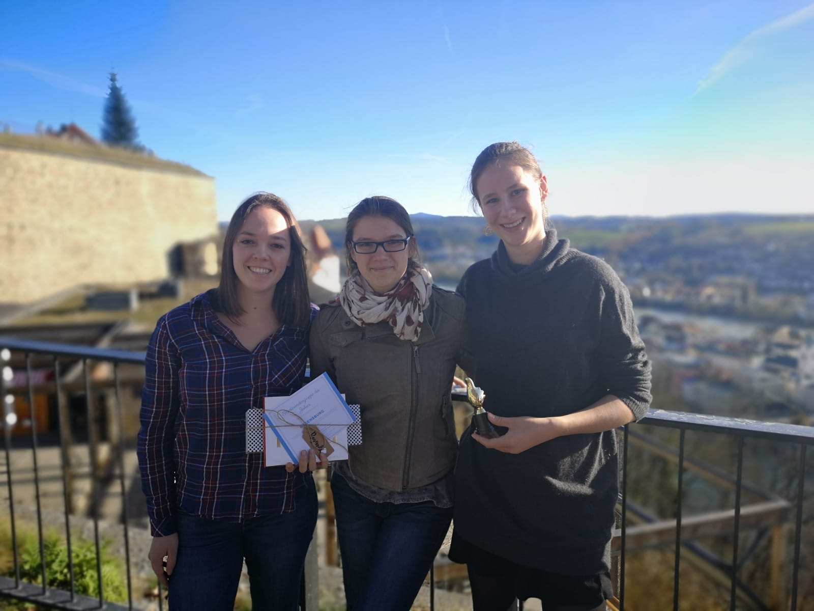 Vorstand Studierendengruppe Regensburg (vin links nach rechts): Elli, Inge und Lea