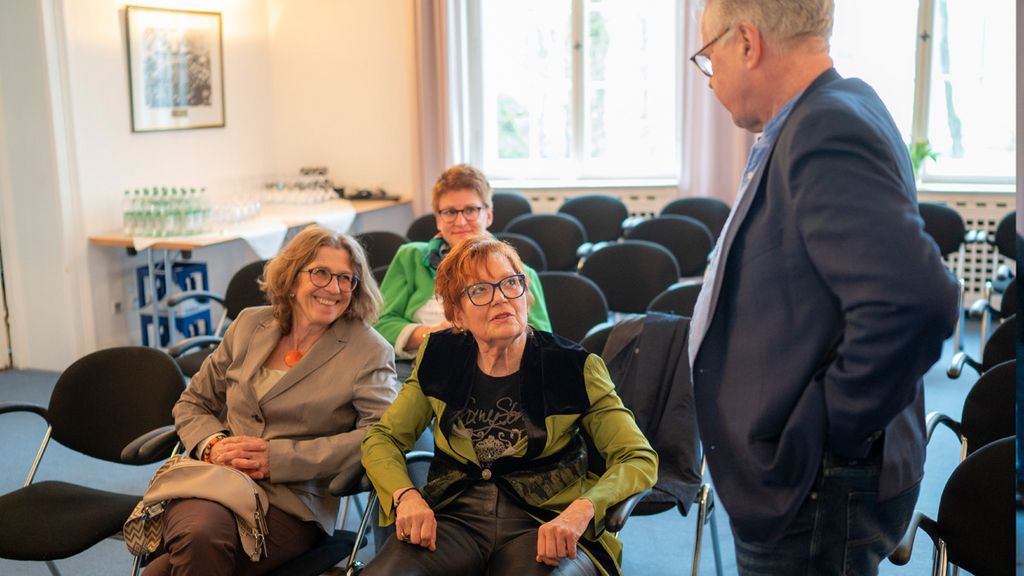 Waltraud Lucic (ehemalige Vizepräsidentin des BLLV und frühere Vorsitzende des MLLV) beim BLLV-Kamingespräch