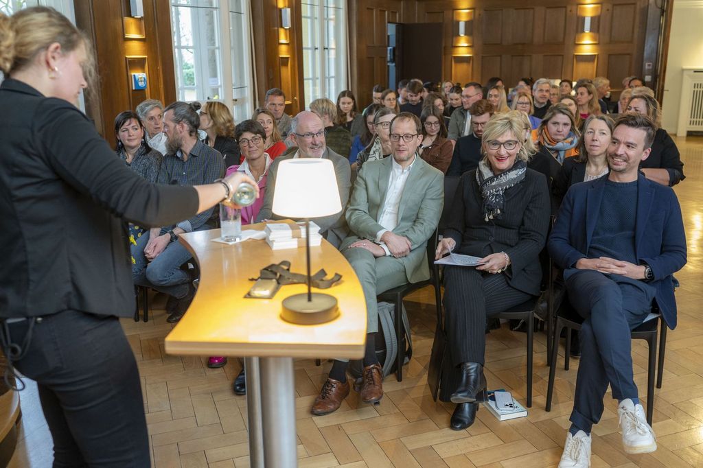 Bild: (v.r.n.l.) Bob Blume neben BLLV-Präsidentin Simone Fleischmmann, Ministerialdirektor Michael Rißmann und BLLV-Vizepräsident Gerd Nitschke.  