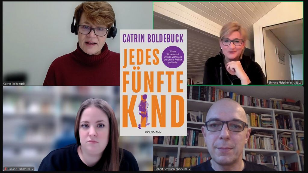 Catrin Boldebuck im Gespräch mit BLLV-Präsidentin Simone Fleischmann, der wissenschaftlichen Mitarbeiterin des BLLV, Juliane Dahlke und Robert Schwarzenböck, Teamleiter Kommunikation im BLLV.